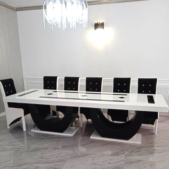 Masă living cu 12 scaune culoare alb cu negru